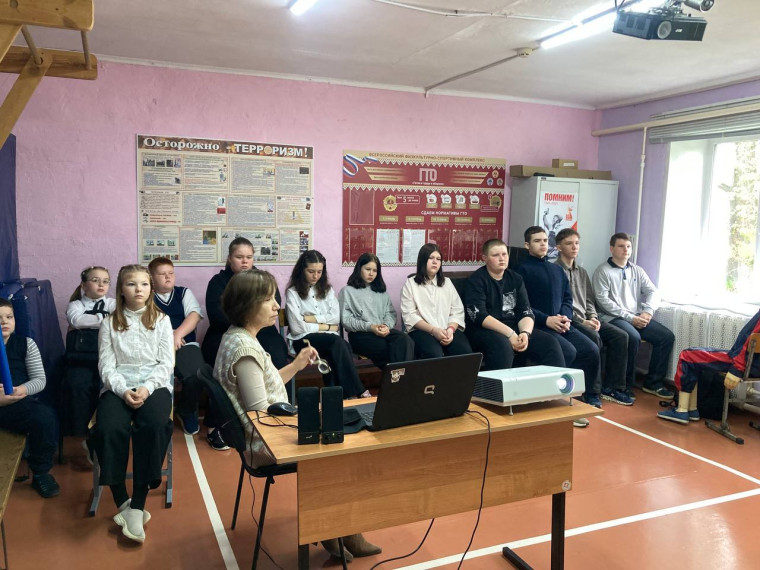 Классный час на тему "Детский телефон доверия"!.